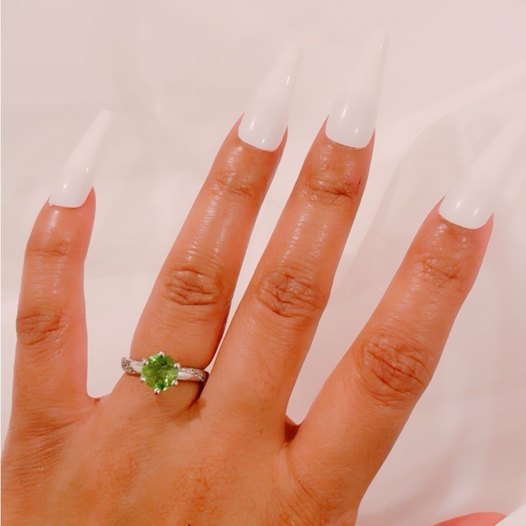 1.20 ctw Peridot Solid Sterling Silver Ring - Picture 5 of 5